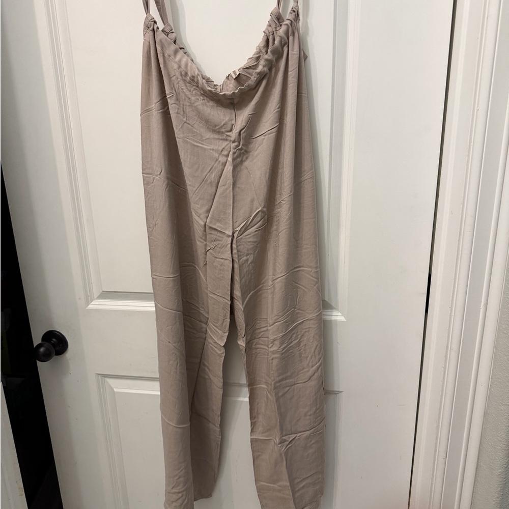 Zenana WOVEN TIE BACK SUSPENDER JUMPSUIT WITH POCKETS - Picture 3 of 3